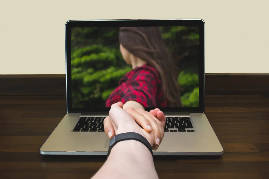 Long-distance Couples