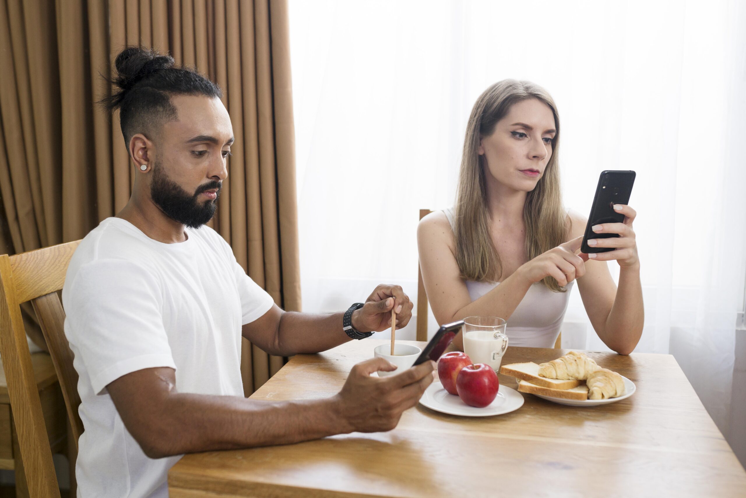 Online Dating Safety Pros and Cons