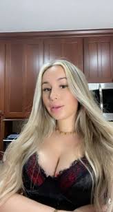 Azra Lifts Fansly Profile